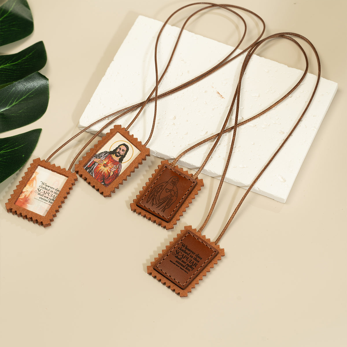 GIVELUCK Leather-covered scapula necklace, rectangular shape - customizable pattern