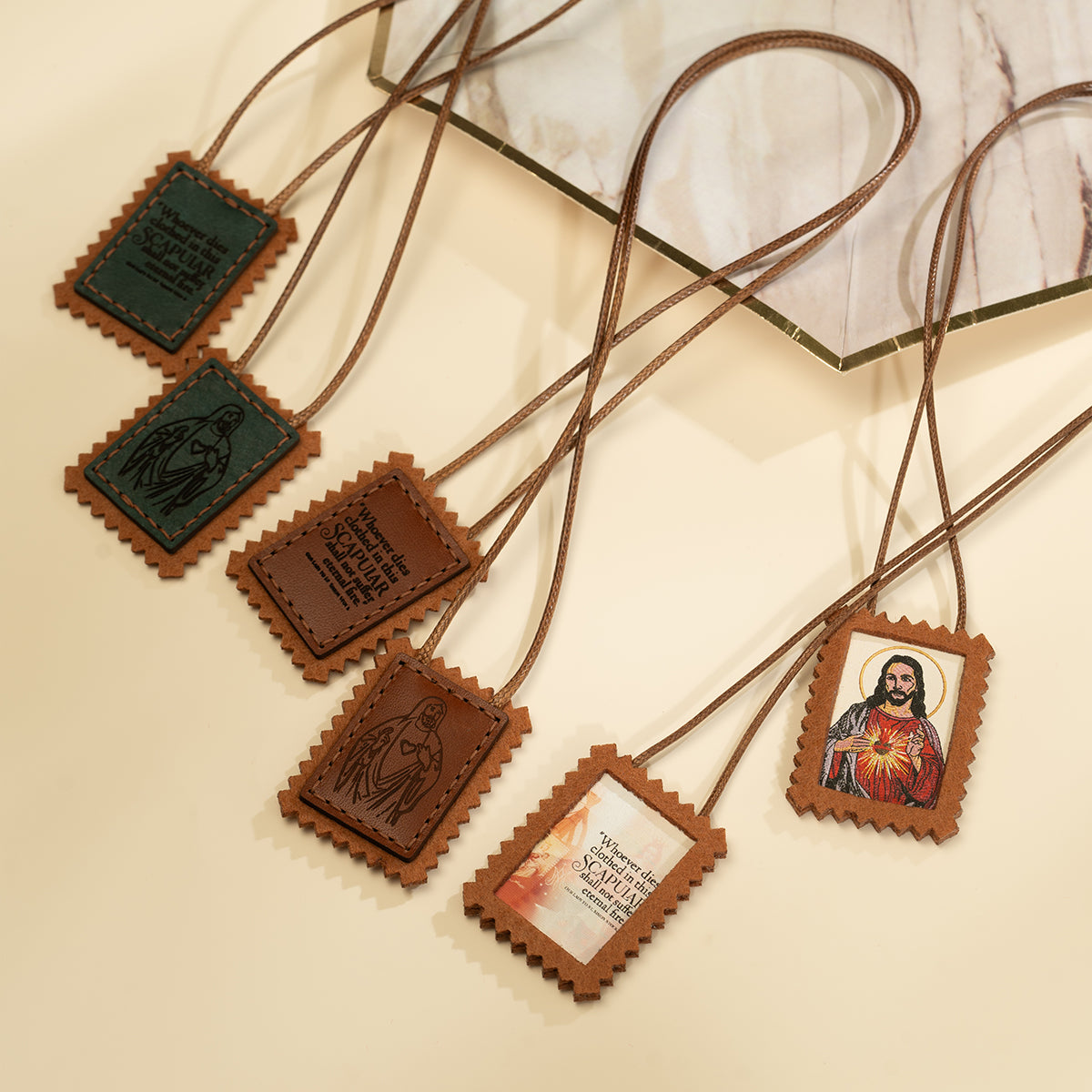 GIVELUCK Leather-covered scapula necklace, rectangular shape - customizable pattern