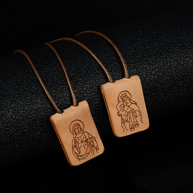 GIVVELUCK Leather-covered scapula necklace, rectangular shape - customizable pattern