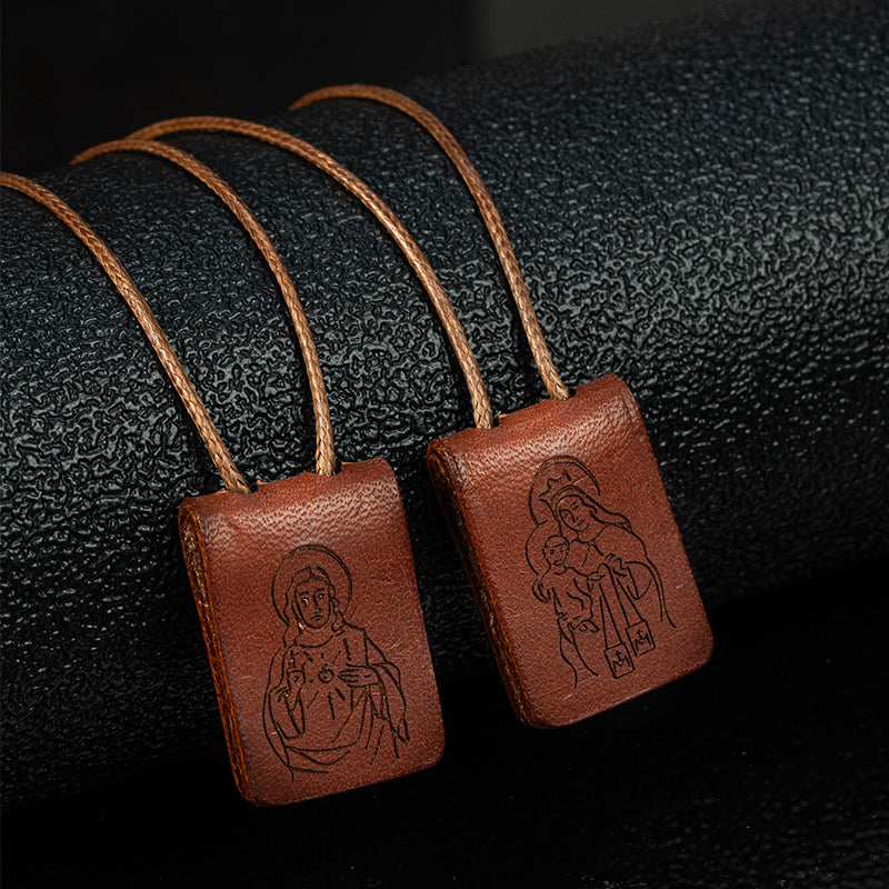 GIVVELUCK Leather-covered scapula necklace, rectangular shape - customizable pattern