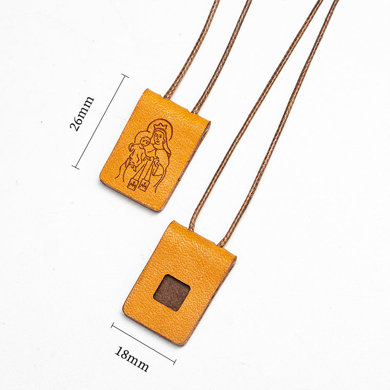 GIVVELUCK Leather-covered scapula necklace, rectangular shape - customizable pattern