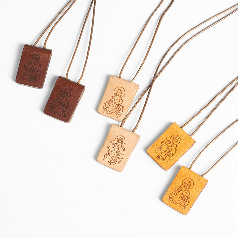 GIVVELUCK Leather-covered scapula necklace, rectangular shape - customizable pattern